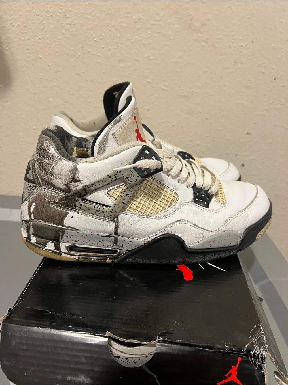 Air Jordan 4 Retro Men’s Sneakers - White/Black/Cement